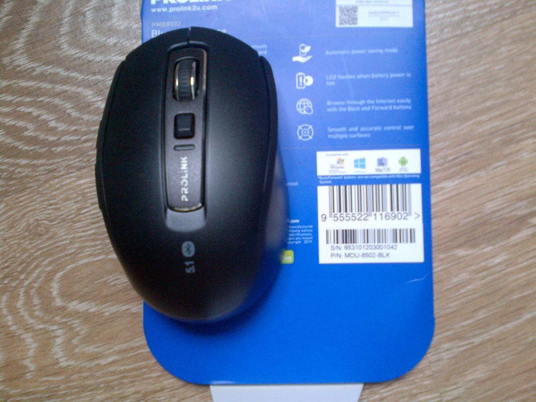 Cầm vừa tay, nhưng hơi nhẹ khiến cảm giác không đần tay cho lắm. Mua về thấy dán, băng bó ngoài vỏ không biết có vấn đề gì không.

Khá là nhạy và di chuyển mượt.