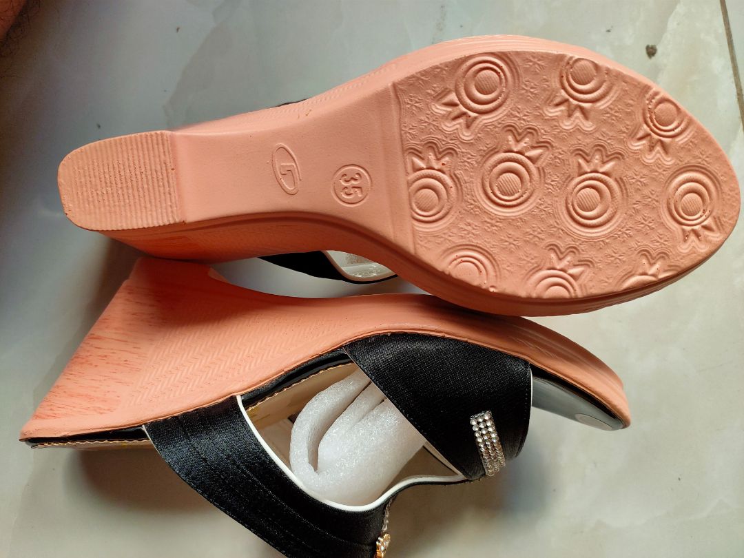 Đẹp, rất đẹp và chắc chắn.. đường may kéo léo, tỉ mỉ.