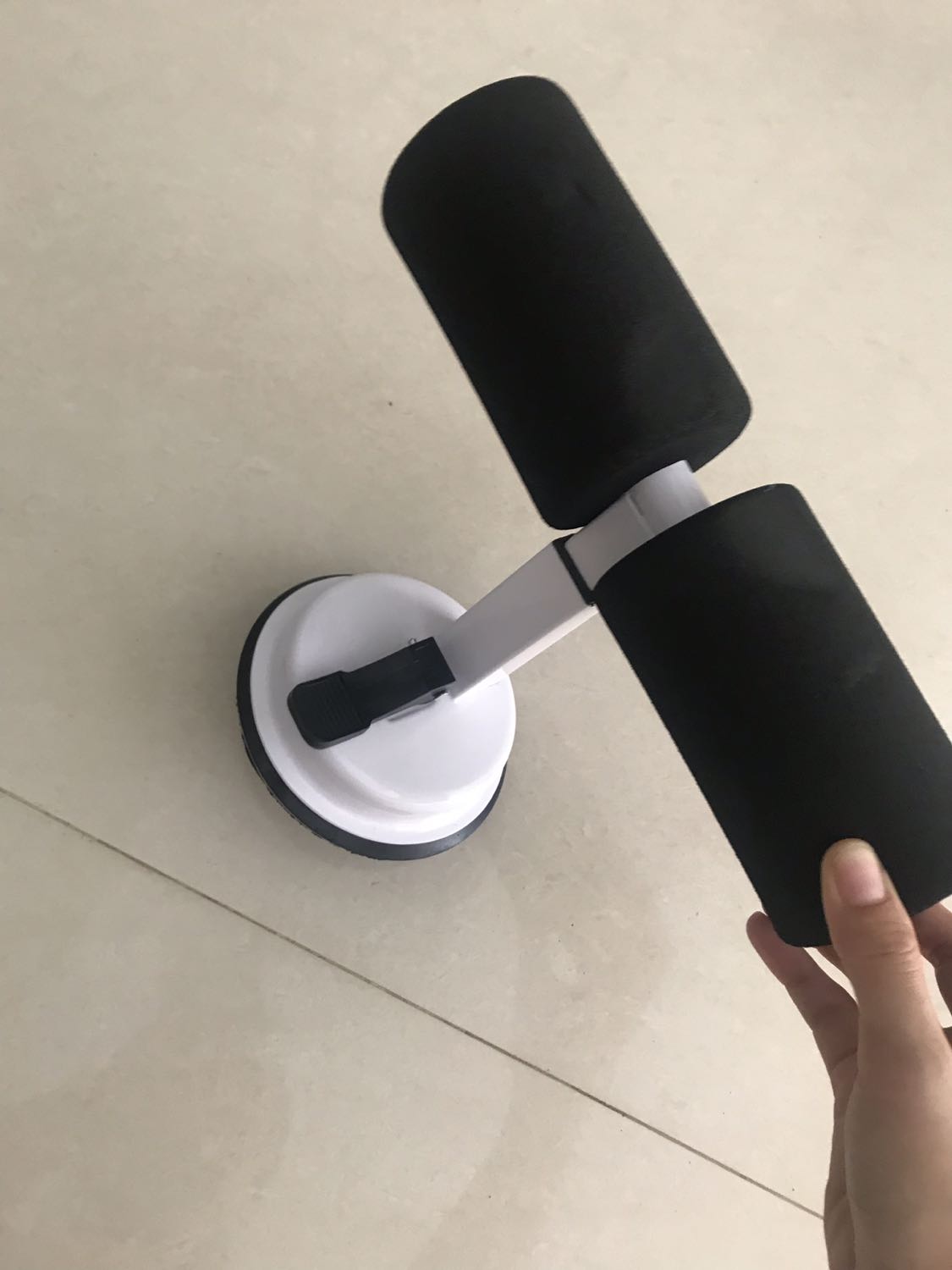 Sp mua về khi ấn gạt xuống nhưng không ăn xuống đất, vẫn nhấc lên dc nên ko thể dùng dc. Đầu mút thì bị ấn vào nhiều hằn cả dấu, sp như bị dùng nhiều lần rồi, rất ko hài lòng về sp của Tiki, thất vọng ko biết có nên bảo bạn bè tấy chay tiki