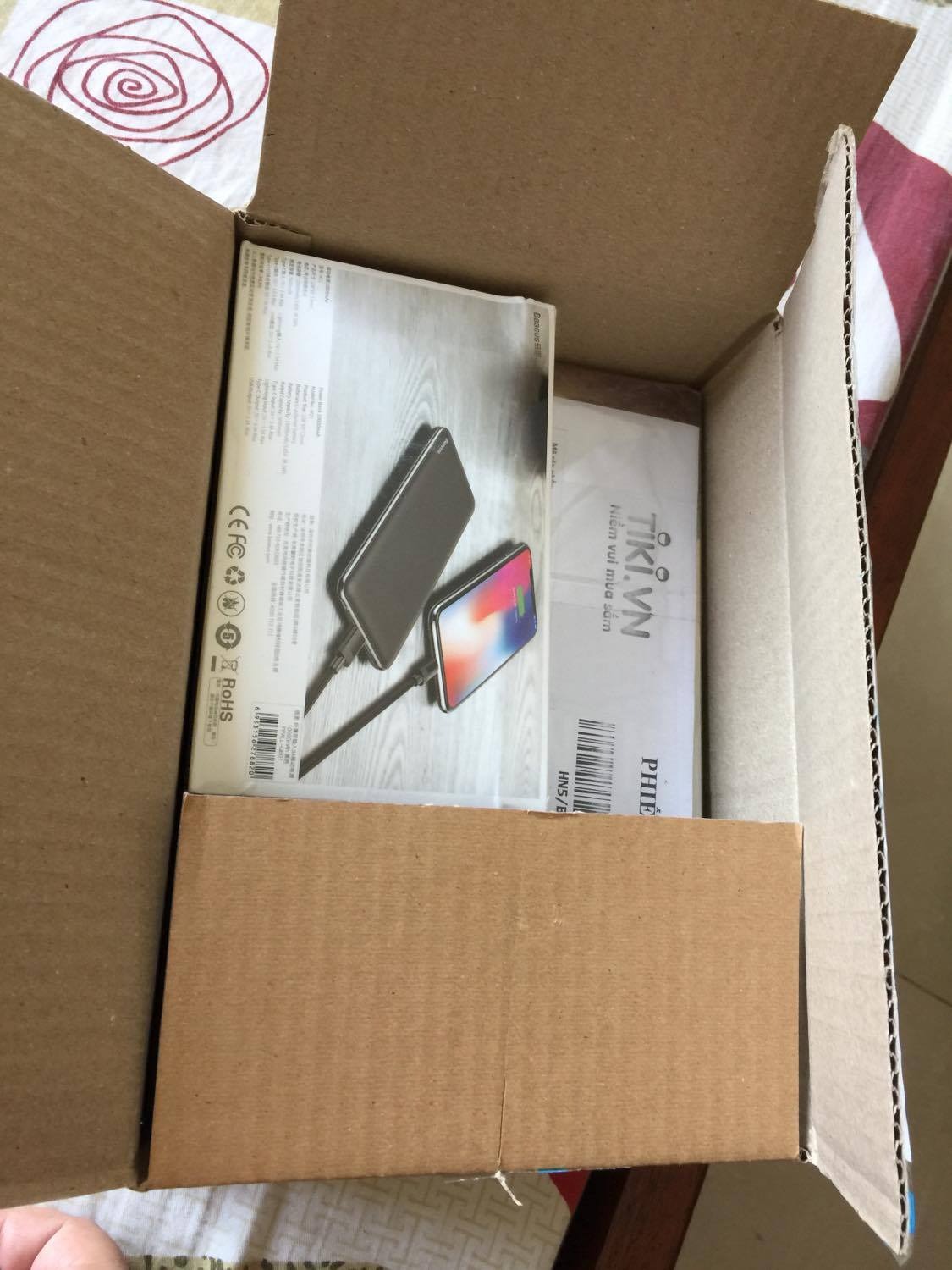 Sách được bao bọc kỹ lưỡng, đóng hộp kín đáo, bảo vệ tốt. Sách mới như lấy từ trên kệ nhà sách xuống