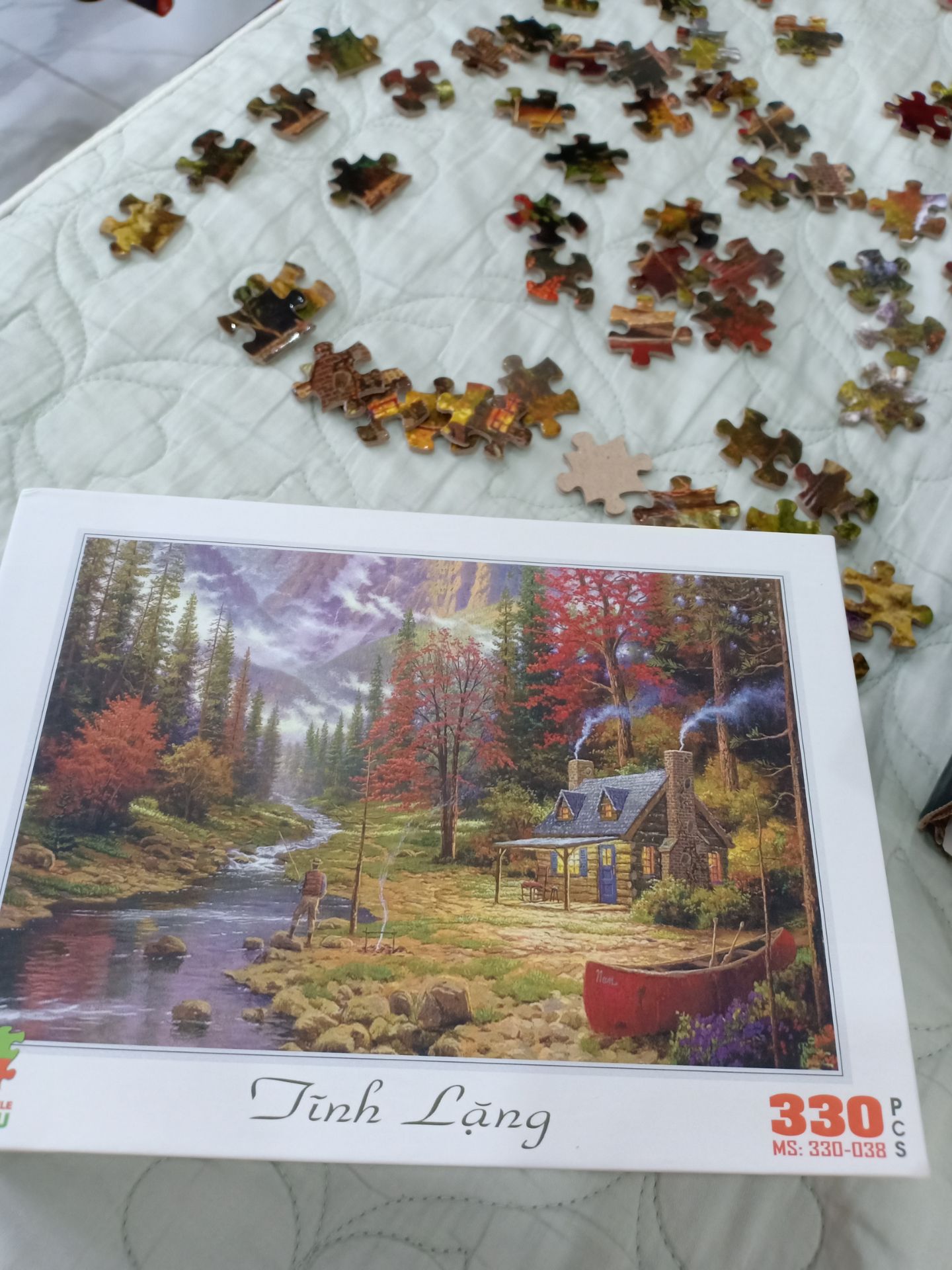 hàng đúng như hình đăng. chất lượng tốt, màu sắc đẹp, những không tìm được khung tranh có kích thước phù hợp để lắp. chỉ có kích thước 30*42 thôi nên sẽ bị thiếu chút. bé mình vẫn đang lắp, khá là khó nhé! 
sản phẩm tốt cho giáo dục và trí não của trẻ nên mình cho 5sao!