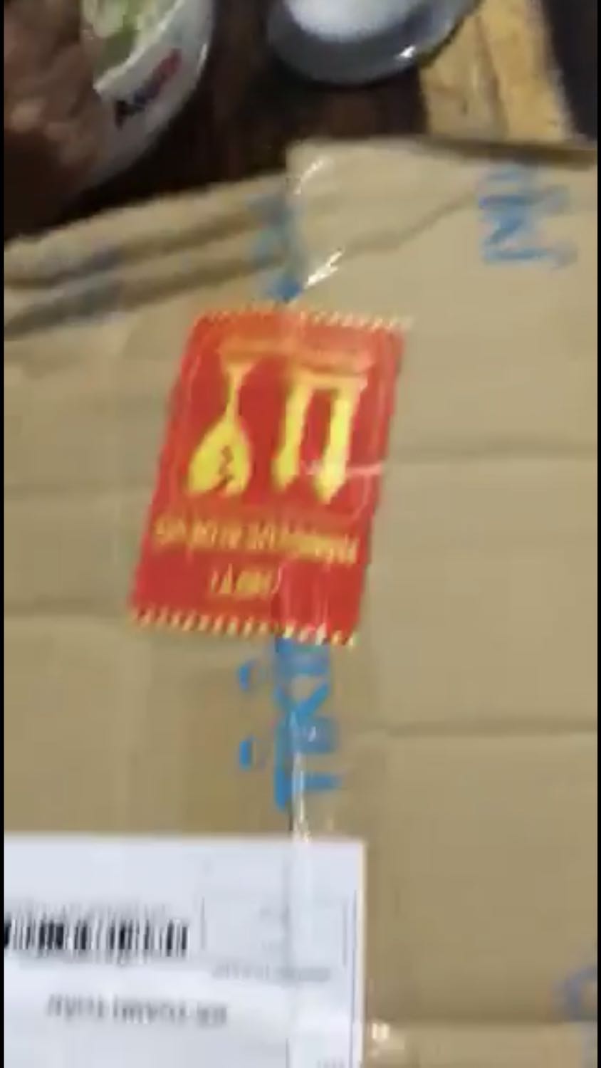 Vận chuyển bị đổ dầu gội Vận chuyển bị đổ dầu gội