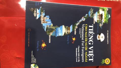 Shop đóng gói cẩn thận, nội dung sách dạy chi tiết, phù hợp với người nước ngoài muốn học tiếng Việt Nam. Giá tốt