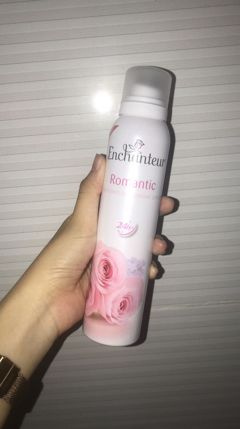 Kiểm soát mồ hôi tốt, mùi dễ chịu không nồng