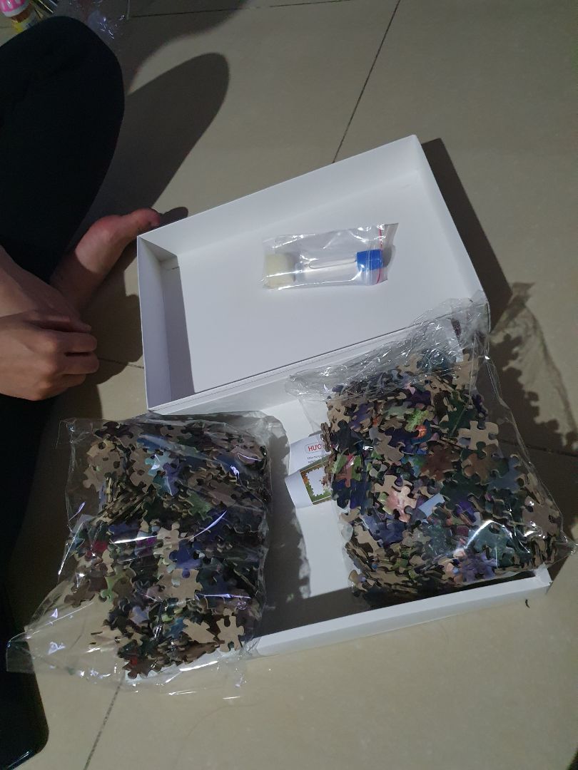 Hơi thất vọng vì không có khung viền. Như vầy thì việc xếp sẽ trở nên rất khó khăn