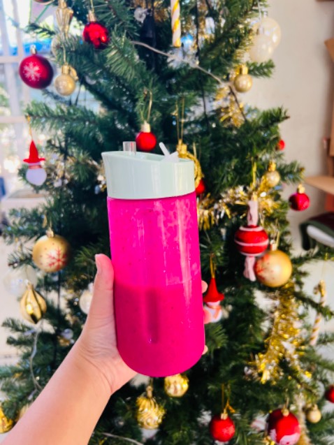 Máy dùng ổn, xay mịn mỗi tội tiếng ồn khá to..
Và mùi nhựa nặng quá dù vệ sinh phơi nắng vẫn thấy còn hôi mùi nhựa, cái ống hút ngắn vs cái bình nên ko huý phần dưới đáy đc,..
Mới dùng vài 3 lần, bền hay ko thì chưa biết nè Máy dùng ổn, xay mịn mỗi tội tiếng ồn khá to..
Và mùi nhựa nặng quá dù vệ sinh phơi nắng vẫn thấy còn hôi mùi nhựa, cái ống hút ngắn vs cái bình nên ko huý phần dưới đáy đc,..
Mới dùng vài 3 lần, bền hay ko thì chưa biết nè