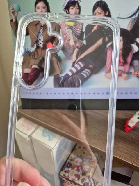 Đúng mô tả nha,ốp chống sốc nên là lắp dô cầm hơi dày. À mà ốp hơi dễ dính mồ hôi tay á, còn lại ổn nha