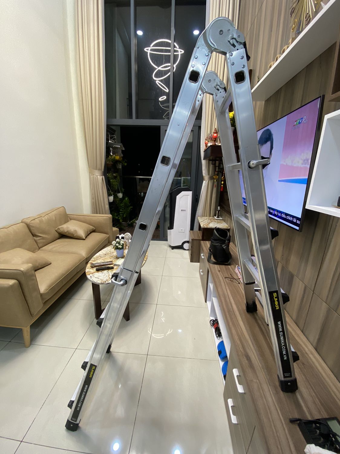 Gọn, nhẹ, thích hợp căn hộ chung cư.
Có thể trượt được nhiều độ cao khác nhau.
Chữ A cao nhất là 1.9m có hơi lúc lắc nhẹ nhưng vẫn an toàn.
Tiki lần này giao trễ hẹn 1 ngày.
Nên mua, mặc dù giá hơi cao 😑
