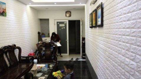 Họa tiết đẹp, dày dặn, dễ thi công, đúng kích thước, đủ số lượng, giá cả phải chăng, không có gì để phàn nàn