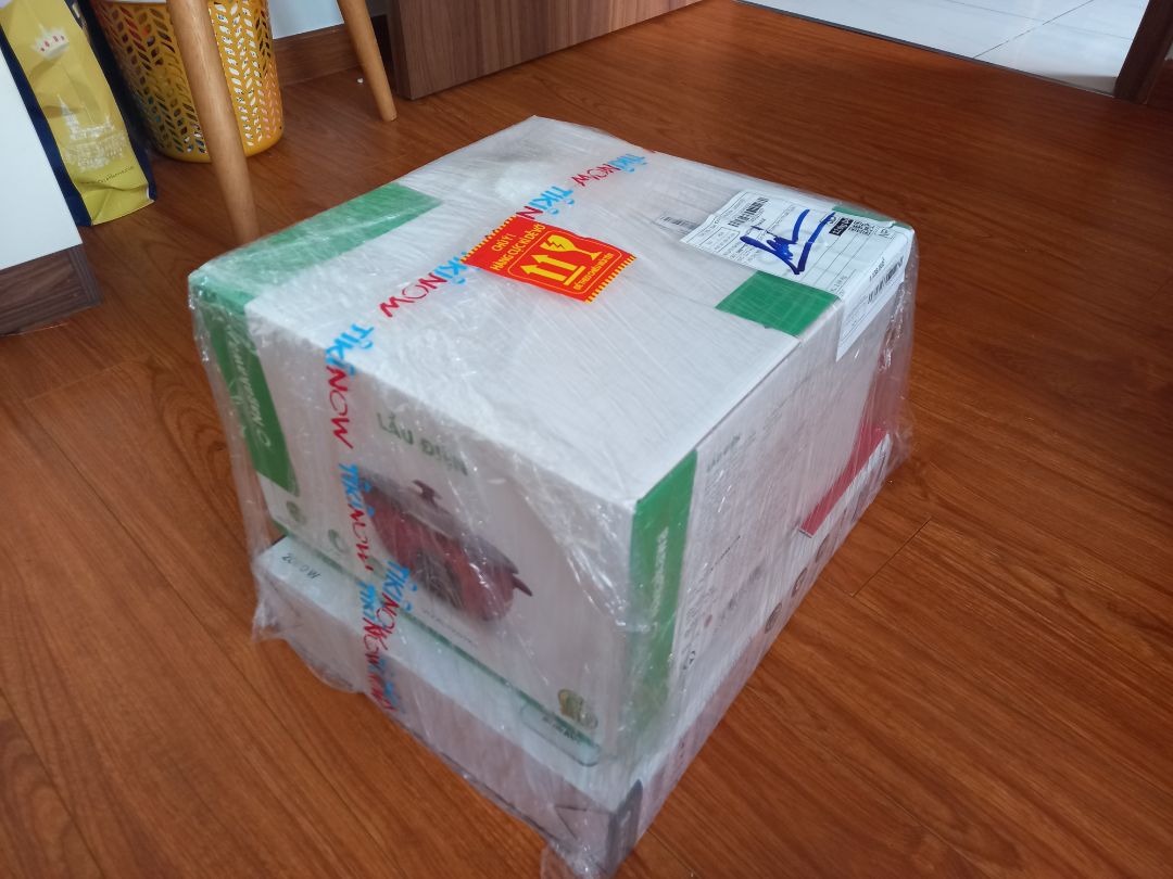 Sản phẩm y hình, đẹp mới. Nhà mình đã dùng luôn hôm qua thì bếp nhanh nóng, sd dễ. Hy vọng bếp dùng bền đc 2 năm là rất oki. Giá tiền khá ổn. Vì mình cũng sd nhiều loại bếp điện rồi. Hồi trc mua bếp đơn Sakyo của Nhật giá 3 triệu mình ds đc 2 năm thì hư rùi.v Sản phẩm y hình, đẹp mới. Nhà mình đã dùng luôn hôm qua thì bếp nhanh nóng, sd dễ. Hy vọng bếp dùng bền đc 2 năm là rất oki. Giá tiền khá ổn. Vì mình cũng sd nhiều loại bếp điện rồi. Hồi trc mua bếp đơn Sakyo của Nhật giá 3 triệu mình ds đc 2 năm thì hư rùi.v