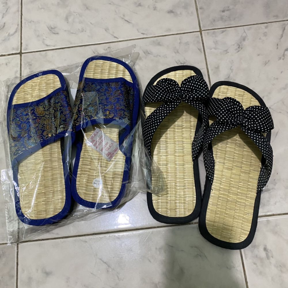 Dép đẹp, thơm, tốt. Mà mang bị giãn nhiều Dép đẹp, thơm, tốt. Mà mang bị giãn nhiều