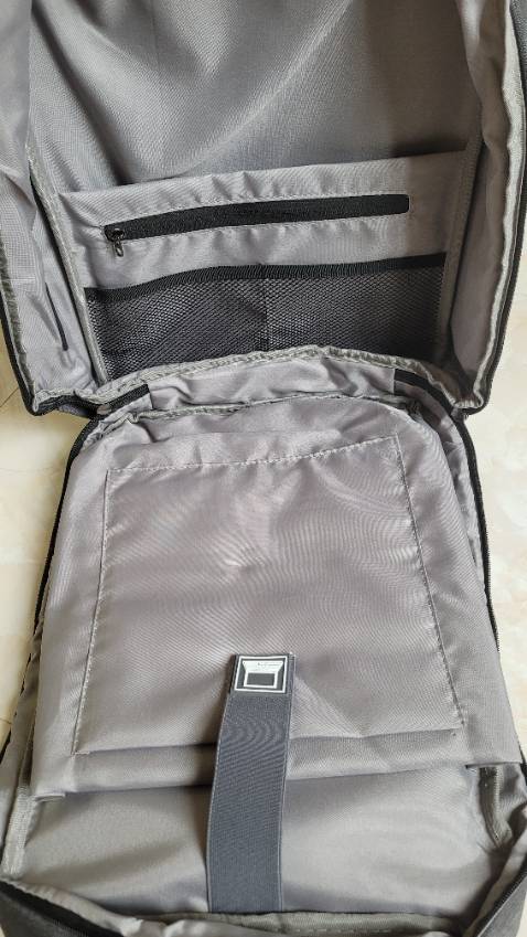 Vải dày, mịn nha. Vô cùng cứng cáp. Chống nước thiệt. Bóc hàng xong mà phải vội vô oánh giá 5 sao nè. Ưng cái bụng thiệt ❤❤❤