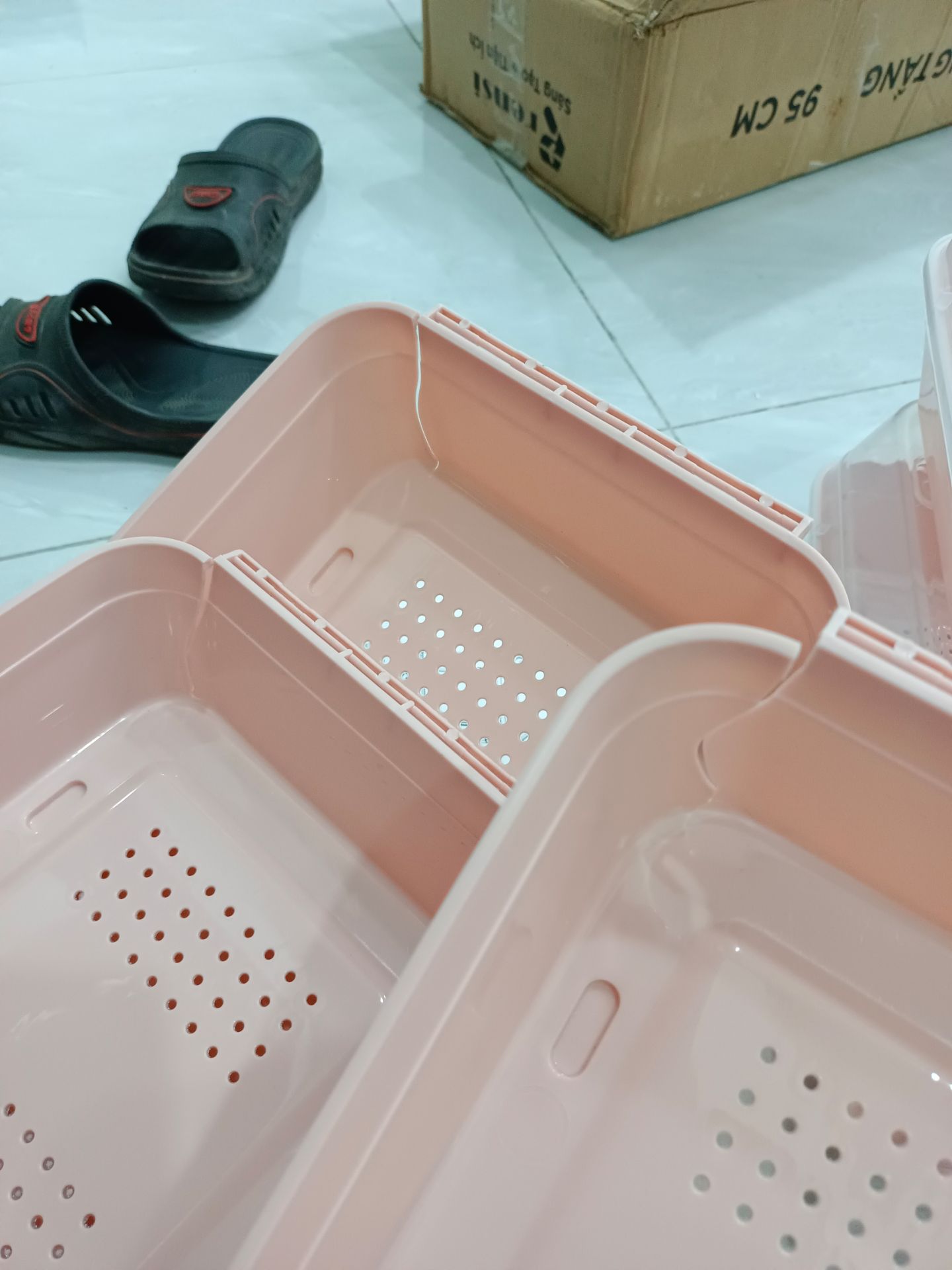 mua 10 cái bị nức 3 cái. không biết do shop hay bên người vận chuyển. bây giờ kiểm hàng mới thấy.