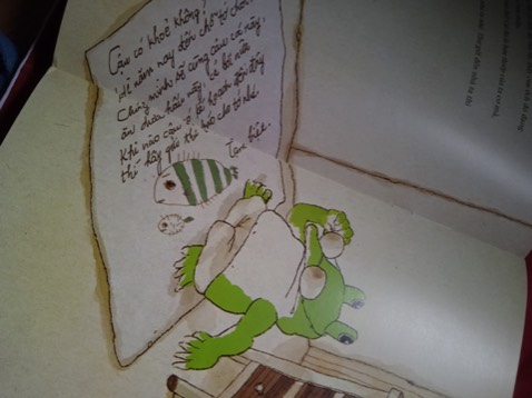 Bìa sách đẹp,màu sắc bắt mắt,giấy dày dặn,mực in rõ nét không bị lem nhoè