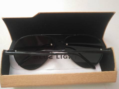 Kính đúng theo yêu cầu đơn hàng, nhìn chắc chắn và hoàn thiện tốt