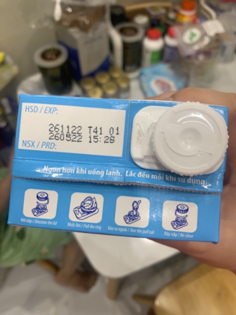 Mua cả thùng mà date quá cận. Nay cuối tháng 9 mà sản phẩm date hạn tháng 11. Quá chán ạ. Mà mua có phải rẻ gì đâu. Hàng mà còn 2 tháng như này người ta sale rẻ mạt luôn, đây nguyên giá. Đắt hơn mua ngoài nhiều mà giao hàng cũ