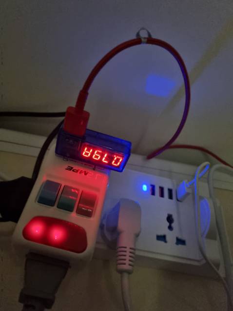 Không support fast charge như mô tả. Đã kiểm tra 1 port 0.08A, 1 port 0.79A