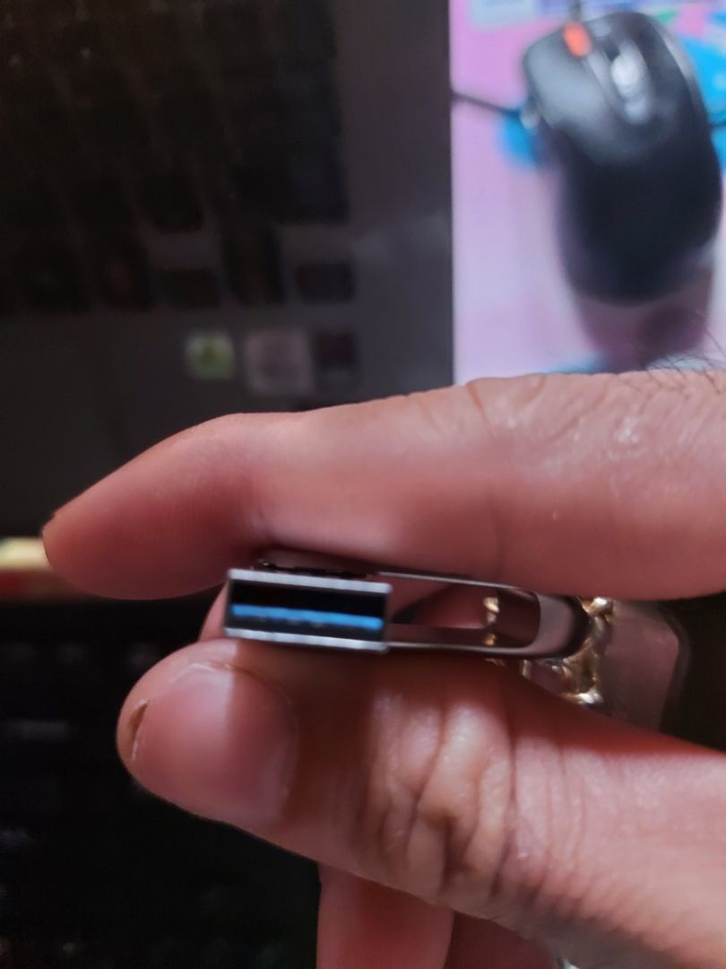 usb OTG của Sandisk thì xịn rồi trước kia có Kingston nay SD về WD phát triển đa dạng ản phẩm quá. dùng cho Ipad air, laptop, smartphone quá ư là chuẩn, 1 chuẩn chung type c. Mình mua thêm 64gb khi có bản 32GB (để cài winy thi thoảng format). Gói trong hộp to, giao nhanh từ Best Express