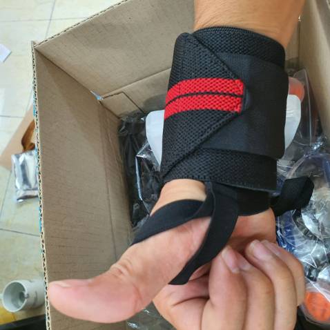 hài lòng , sản phẩm chắc chắn , dầy dặn , bảo vệ tốt cổ tay