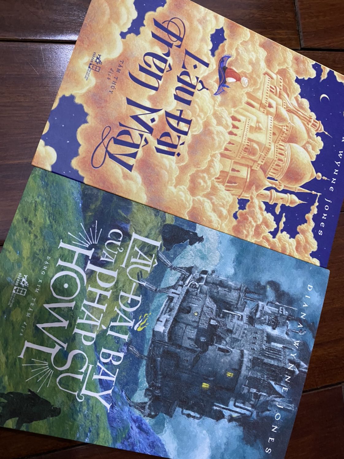 Mình là fan cứng của bộ truyện này từ lâu rồi. Nay mua trúng dịp tiki sale, đóng gói đẹp. Về nội dung truyện thì không cần bàn, quá xuất sắc!