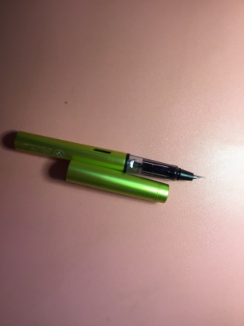 Mua lần 1 bút viết tốt, mua lần 2 đầu bút gai không thể viết được!