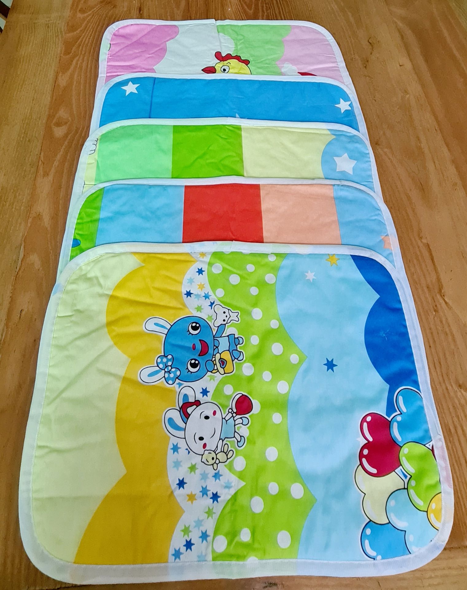 Sản phẩm đúng mô tả,màu sắc rất đẹp chất liệu mềm mịn, đúng nhu cầu cần cho con mình rất hài lòng, giao hàng nhanh đóng gói đẹp!