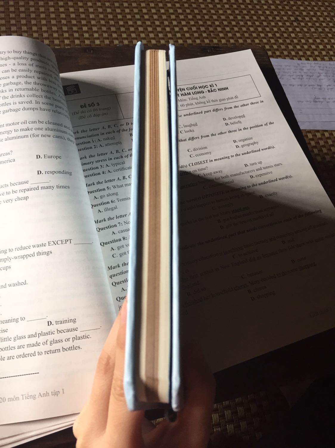 Thật bất ngờ về quá trình vận chuyển của tiki nha hôm qua mình mới đặt hàng thôi mà nay đã được rồi
Sách nhỏ nhỏ xinh xinh dễ dàng mang theo người nha nói tóm lại là mình rất là ưng luôn nè ❤️