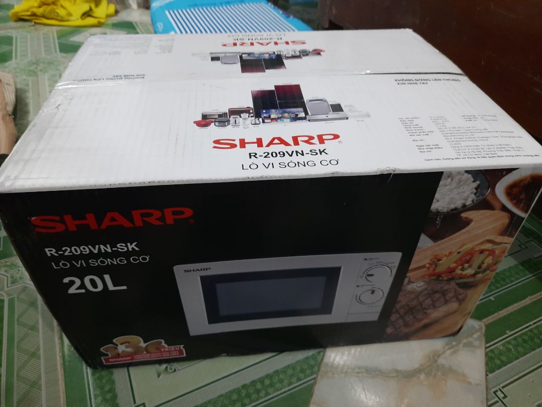 Mình đã đồng hành cùng Tiki 5 năm, nhưng chưa bao giờ Tiki làm mình thất vọng. Sản phẩm nhìn rất đẹp và chắc chắn, được bọc rất cẩn thận. Mình hâm nóng thức ăn, để chế độ trung bình, thời gian 3 phút mà thức ăn lúc lấy ra thấy rất nóng. Mình đã đồng hành cùng Tiki 5 năm, nhưng chưa bao giờ Tiki làm mình thất vọng. Sản phẩm nhìn rất đẹp và chắc chắn, được bọc rất cẩn thận. Mình hâm nóng thức ăn, để chế độ trung bình, thời gian 3 phút mà thức ăn lúc lấy ra thấy rất nóng.