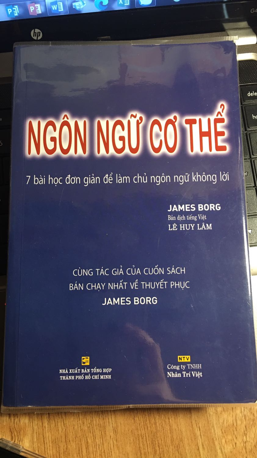 Mình được nhiều anh chị giới thiệu nội dung "Ngôn ngữ cơ thể", theo quan điểm của mình thì đây là phần rất quan trọng trong kỹ năng giao tiếp. Vậy nên mình quyết định mua cuốn sách này để tìm hiểu. Nội dung trình bày khá dễ hiểu, phân tích cụ thể.
Sách nhận được thì mới và được bookcare cẩn thận.
Rất hài lòng!