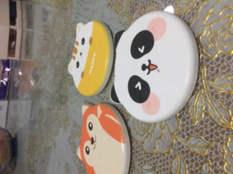 Đã dùng và rất hài lòng. Sản phẩm dễ thương sắc nét để ly nước đá ko bị thấm nước ra bàn . Sản phẩm hút nước tốt