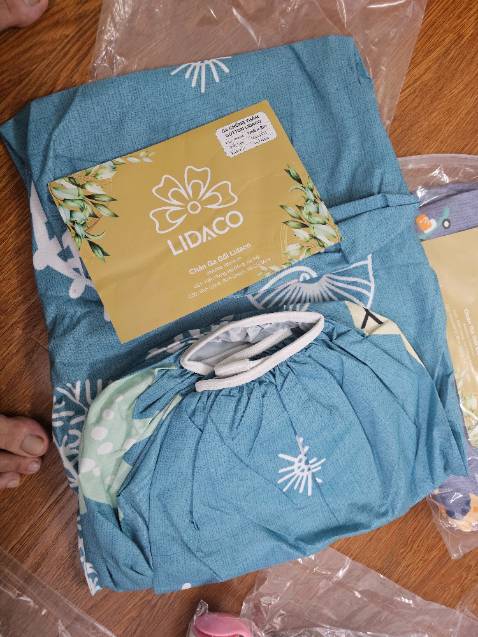 Chất liệu dày dặn, đường may chắc chắn.