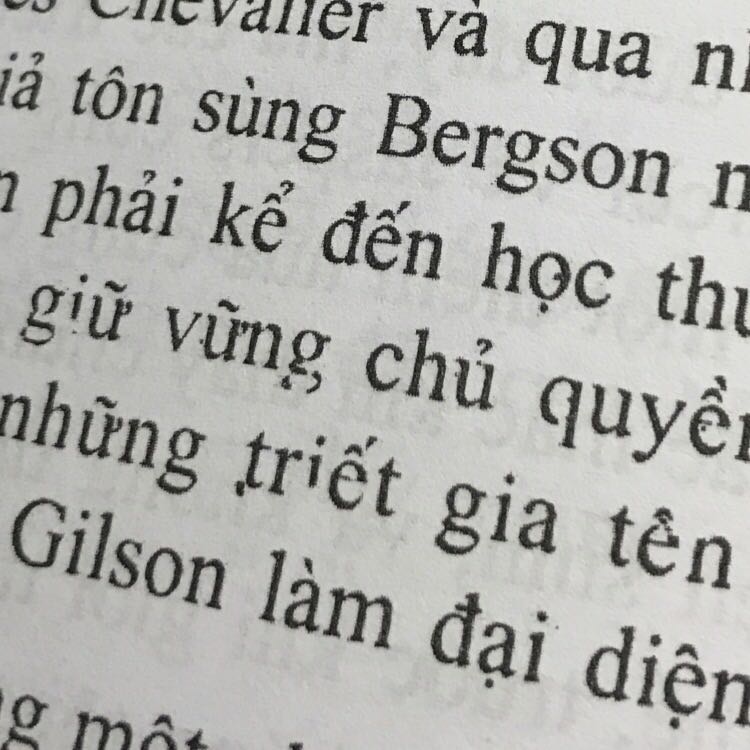 Sách còn nhiều lỗi sai chính tả, chất lượng in thấp cực nhiều chữ bị mất nét, dấu câu nhưng bù lại sách viết rất dễ hiểu đối với đứa hs cấp 3 chưa từng tiếp xúc với triết học bao giờ, mình đọc rất dễ bị cuốn theo.