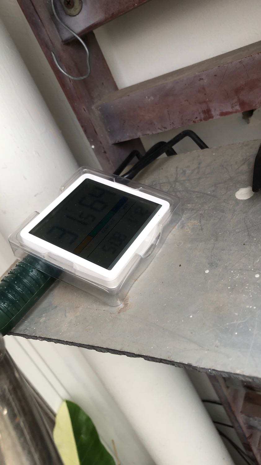 thiết kế và màn hình tốt, hy vọng giá thành cao thì sản phẩm đạt yêu cầu chức năng tốt, không đủ cơ sở để kiểm chứng độ chính xác của nhiệt độ và độ ẩm nhưng đo biến động là tạm được, hài lòng