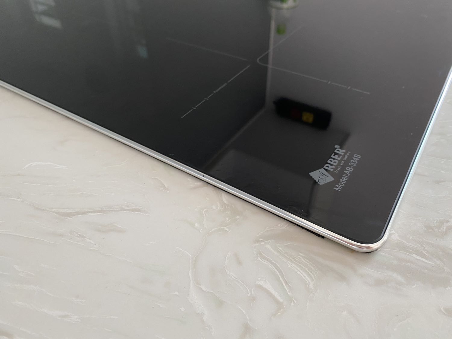 Giá hợp lý, bếp đẹp, viền kim loại nhìn cũng sang, hoạt động tốt