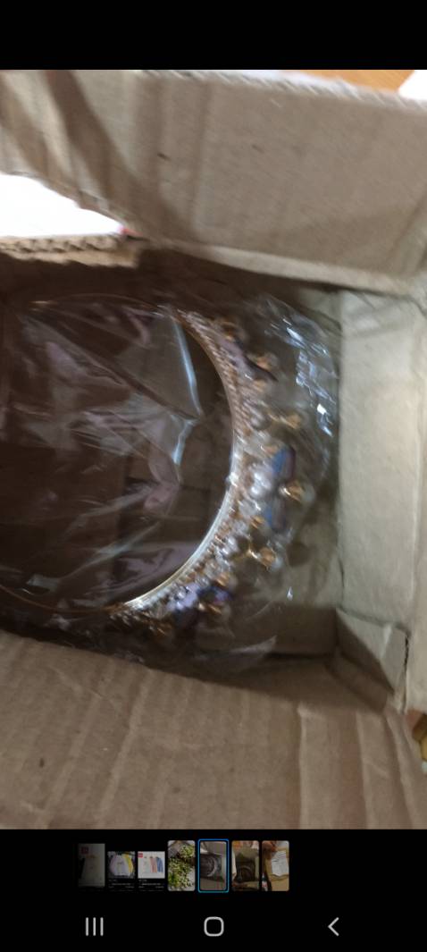 (*) Đánh giá không tính điểm
Tôi mua 2 cái vương miện giao có 1 cái là sao vậy