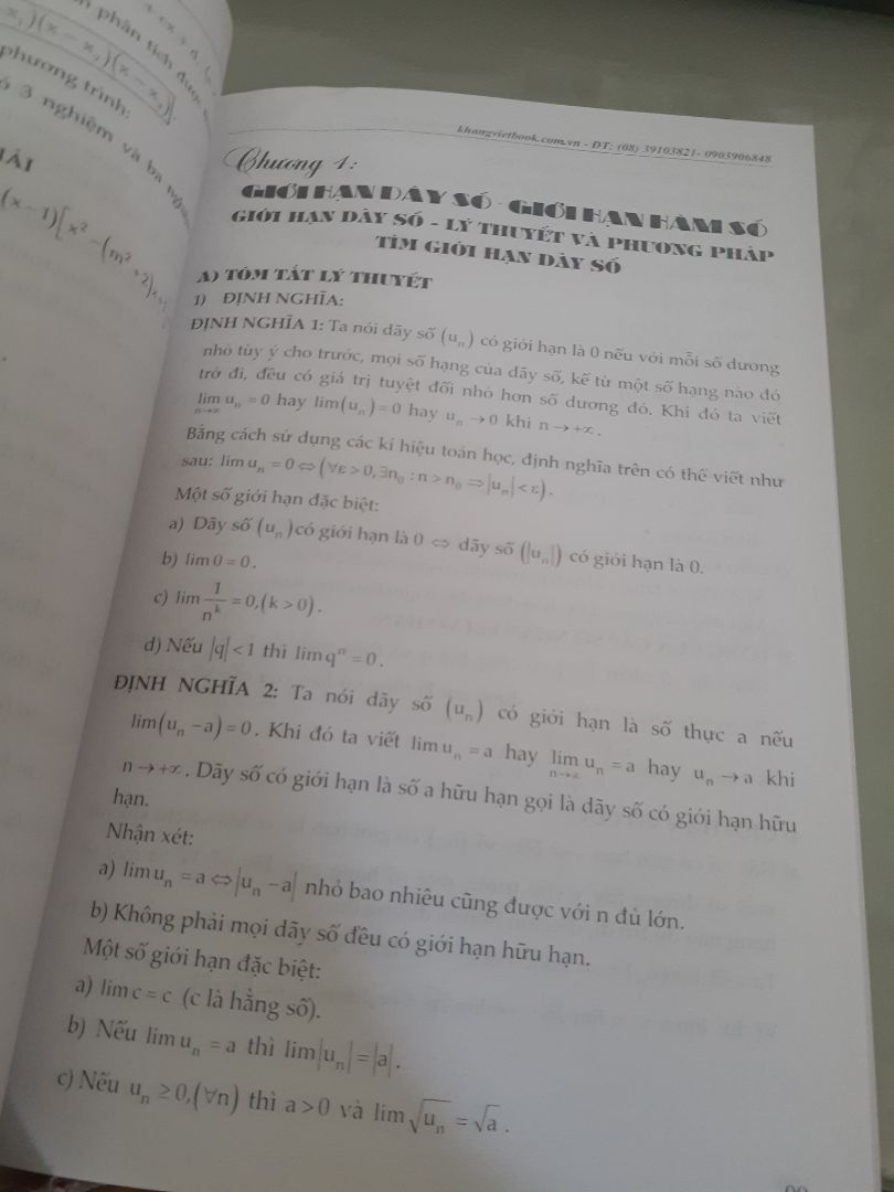 Sách được giao sớm hơn thời hạn dự kiến, còn mới nhưng mà phần góc trái phía trên bị vào nước nên khu vực đó trang nào cũng bị nhăn. Tuy vậy vẫn chấp nhận được, sách vẫn rất đẹp.
