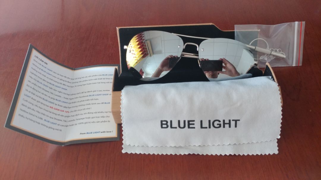 Tuy là kính giá rẻ nhưng chất lượng tốt, hình thức bao bì đẹp và chỉnh chu. Tiki giao hàng nhanh hơn dự kiến, bạn shipper rất nhiệt tình.