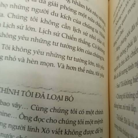 Sách bị rách 7 cm ở trang 29, lúc mình kiểm và mở ra đọc thì thấy vết rách, đồng thời bìa sách cũng méo mó