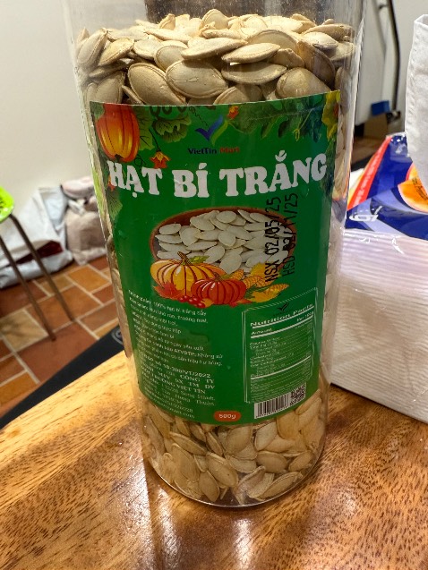 Shop sửa hình lại sản phẩm nha, hình chụp là hạt bí xanh đã bóc vỏ, mô tả sản phẩm là hạt bí trắng, giao là hạt bí trắng chưa bóc vỏ, lỗi tại người mua hic hic