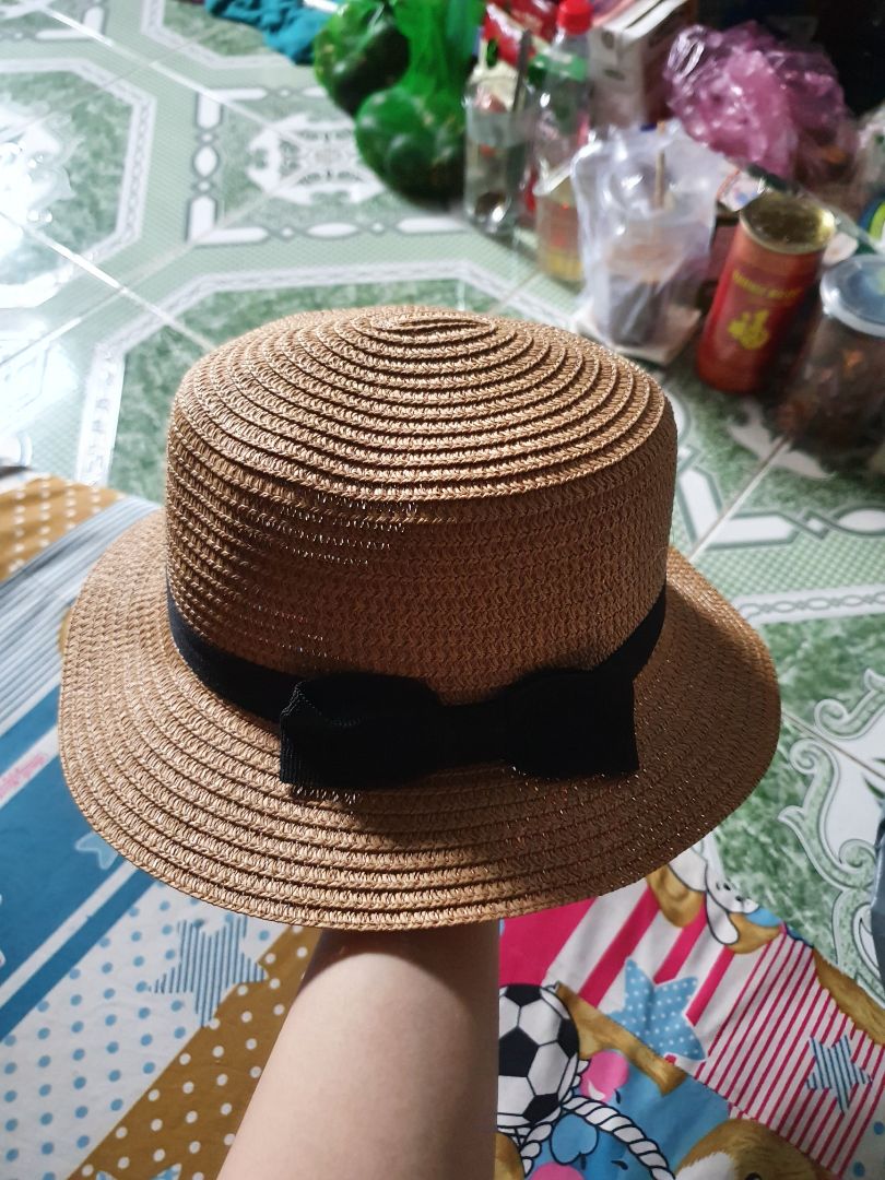 nón cối mềm, không sợ bị gãy nếp khi gấp trong túi, màu đẹp. Nói chung khá ưng ý, nên mua nha cả nhà. Tiki giao hàng nhanh. Chiều hôm trước vừa đặt sáng hôm sau nhận được hàng