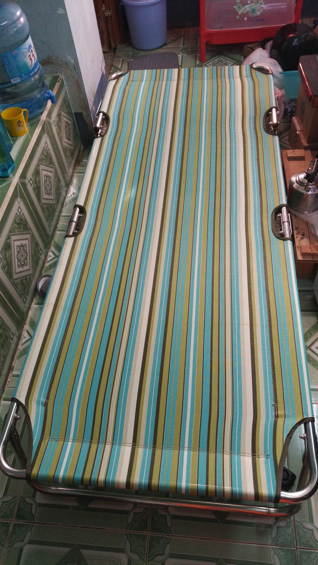 Sản phẩm chất lượng, khung inox dày, chắc chắn. Cảm giác nằm thoải mái. Giá sản phẩm hơi cứng hơn một số sản phẩm cùng loại.