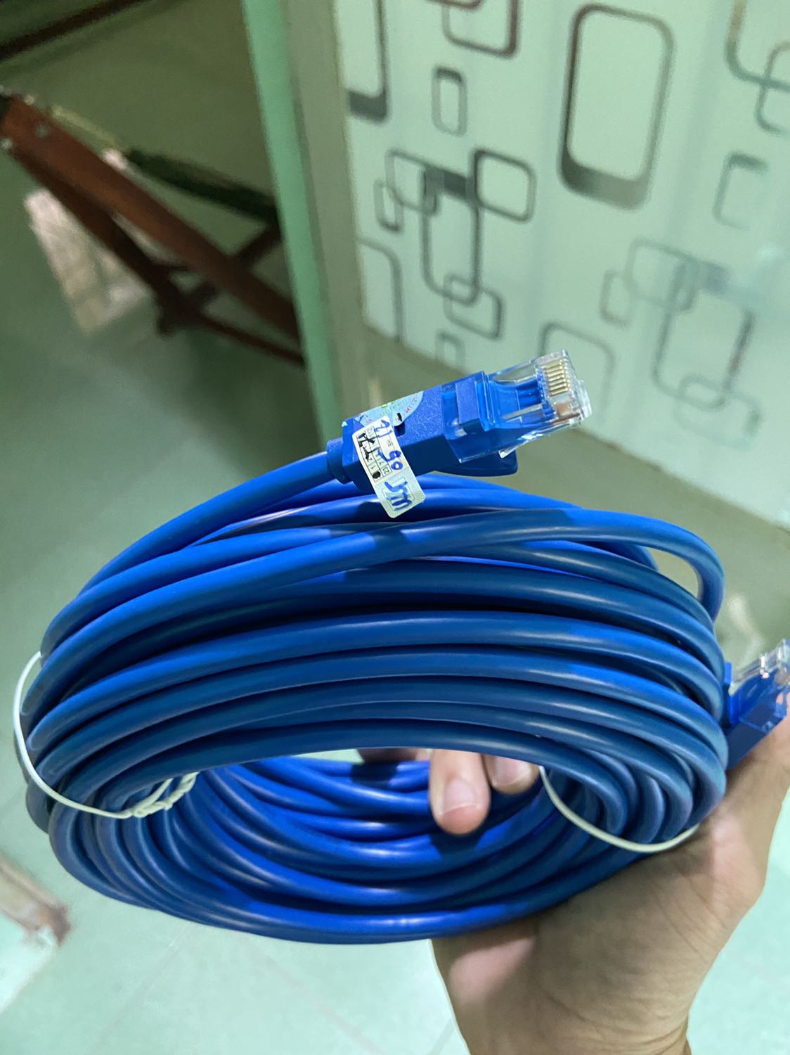 Giao hàng nhanh, chính hãng, có cả tem bảo hành. Dây cứng cáp.