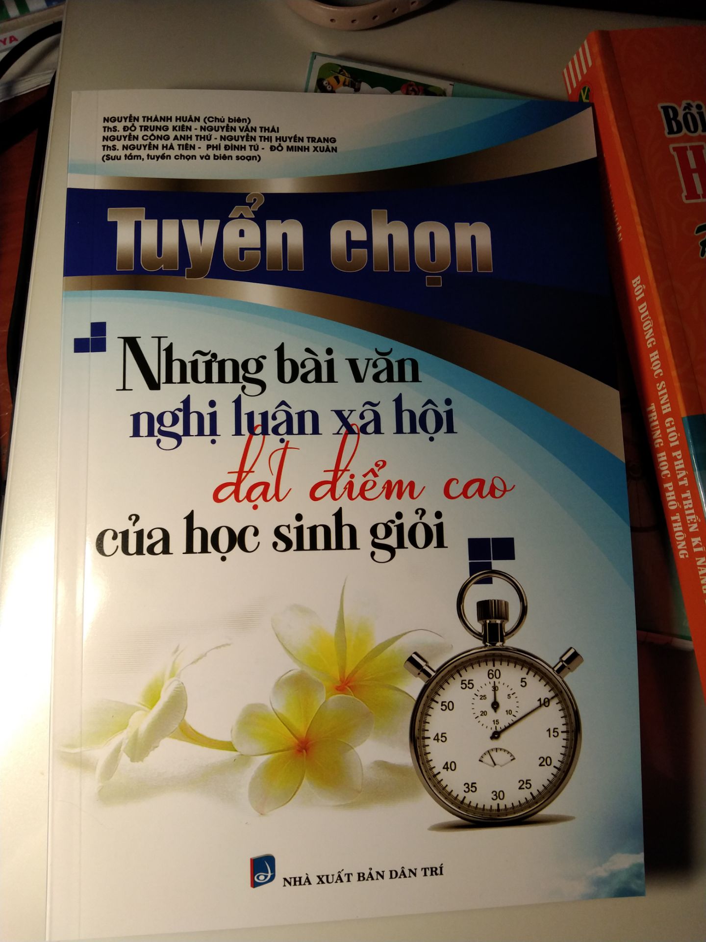 sách đẹp, nội dung hay, bọc cẩn thận, giá cả hợp lí