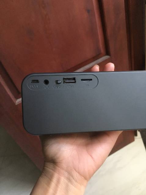 Đặt trên tiki giao hàng nhanh, shop tư vấn rất nhiệt tình,  đóng gói đẹp cẩn thận. mở ra *** luôn. Loa nghe hay, ấm, mẫu mã đẹp nhìn khá chất chơi, âm thanh hay lắm , nói chung là loa ngon, giá rẻ.  Mình ưng ý  từ hình thức và chất lượng không có gì phải chê, điểm 10 cho chất lượng.  mọi người nên mua để trải nghiệm. Cảm ơn shop nhiều ạ yêu yêu ❤❤