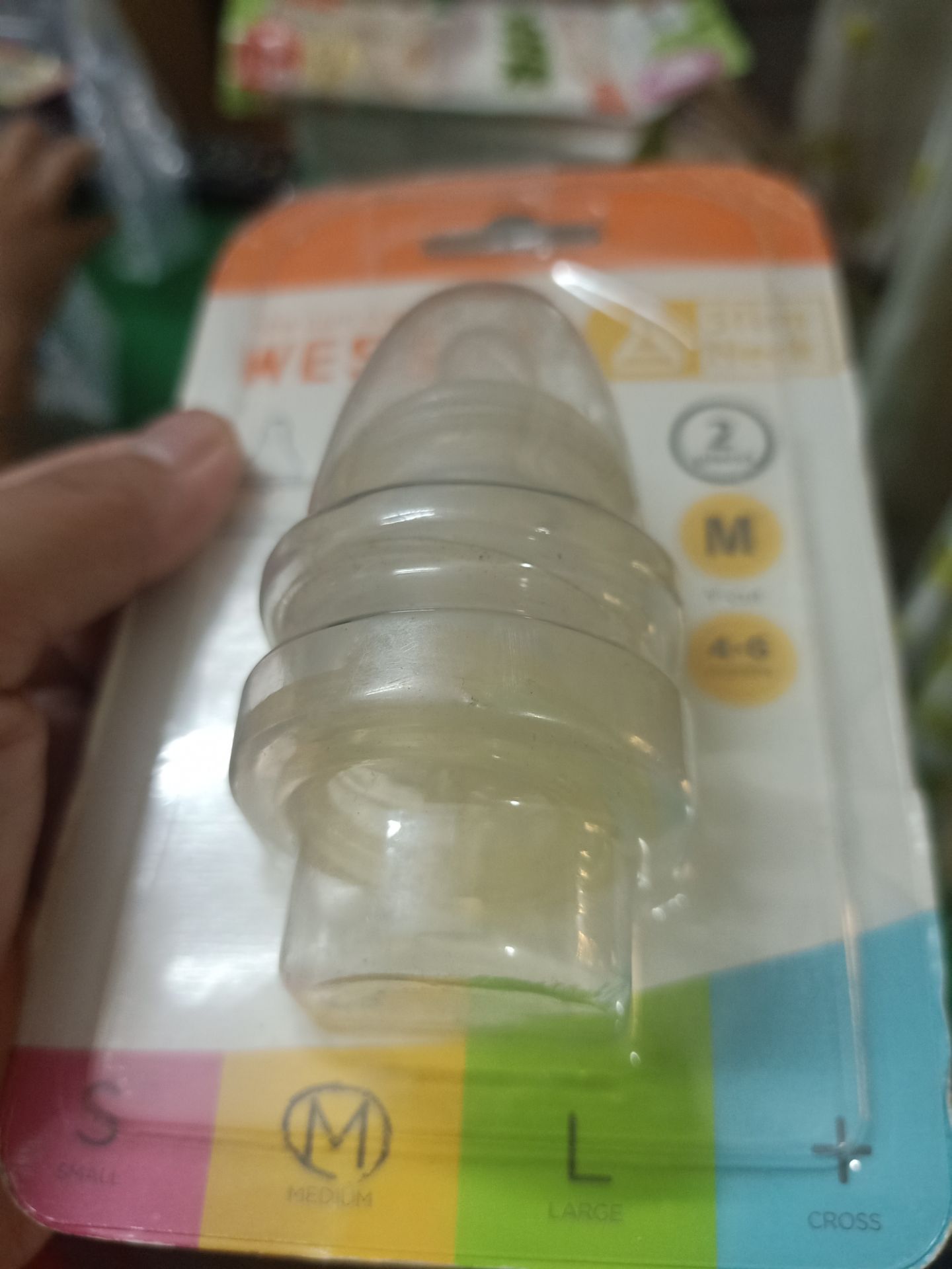 Núm cũ kĩ, dơ như là để lâu ngày