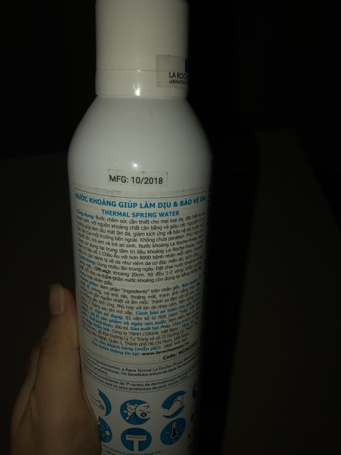 Vừa nhận sản phẩm ngày hôm qua, mở ra chai bị dơ nhiều chỗ, hơn nữa chai cầm lên rất nhẹ tay, ko giống chai 300ml, dung tích ko đúng quy chuẩn, mình đã cân mà khối lượng chỉ có 361g, nếu là nước bình thường 300ml đã tương đương 300g, nhưng là nước khoáng, như vậy chai chỉ nặng 61g có hợp lý không