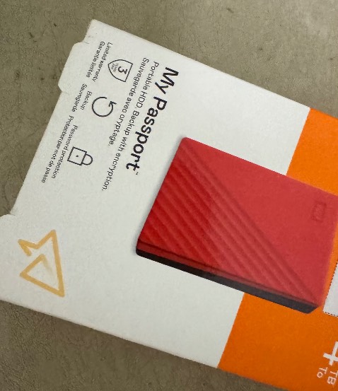 Sản phẩm như hình, đóng gói tốt, giao hàng nhanh. Nhưng không có khuyến mãi quà tặng usb 64GB và túi đựng hdd như bên *** đang bán cùng 1 mẫu ổ cứng di động này. Sản phẩm như hình, đóng gói tốt, giao hàng nhanh. Nhưng không có khuyến mãi quà tặng usb 64GB và túi đựng hdd như bên *** đang bán cùng 1 mẫu ổ cứng di động này.