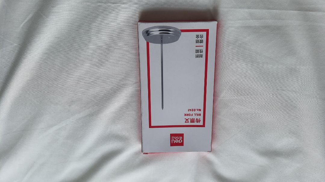 sản phẩm rất đẹp, đóng hộp chắc chắn và cẩn thận, có đầu nhựa giữ mũi nhọn rất an toàn. giao hàng nhanh, đóng gói kỹ, quá chất lượng. Ủng hộ deli và tiki.