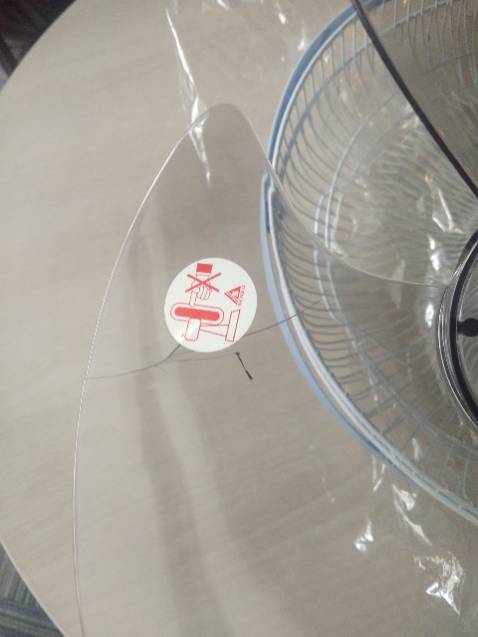 khâu đóng gói sản phẩm thì sơ sài ( chỉ có bọc ni lông bỏ vào ) không có sốp để chống va đập nên bên vận chuyển nếu vận chuyển không khéo thì dễ bị bể vỡ sản phẩm( và mình đã bị vỡi sản phẩm ) . khi sử lí vấn đề sảm phẩm lỗi thì cửa hàng này phản hồi rất lâu thích thì nhắn thích thì không không thèm trả lời nên cho mình cảm giác rất tệ .Nên là mấy bạn có đọc thì nên cân nhắc cửa hàng này và mong cưa hàng thay đổi để nhiều KH sau không bị gặp trường hợp giống mình. khâu đóng gói sản phẩm thì sơ sài ( chỉ có bọc ni lông bỏ vào ) không có sốp để chống va đập nên bên vận chuyển nếu vận chuyển không khéo thì dễ bị bể vỡ sản phẩm( và mình đã bị vỡi sản phẩm ) . khi sử lí vấn đề sảm phẩm lỗi thì cửa hàng này phản hồi rất lâu thích thì nhắn thích thì không không thèm trả lời nên cho mình cảm giác rất tệ .Nên là mấy bạn có đọc thì nên cân nhắc cửa hàng này và mong cưa hàng thay đổi để nhiều KH sau không bị gặp trường hợp giống mình.