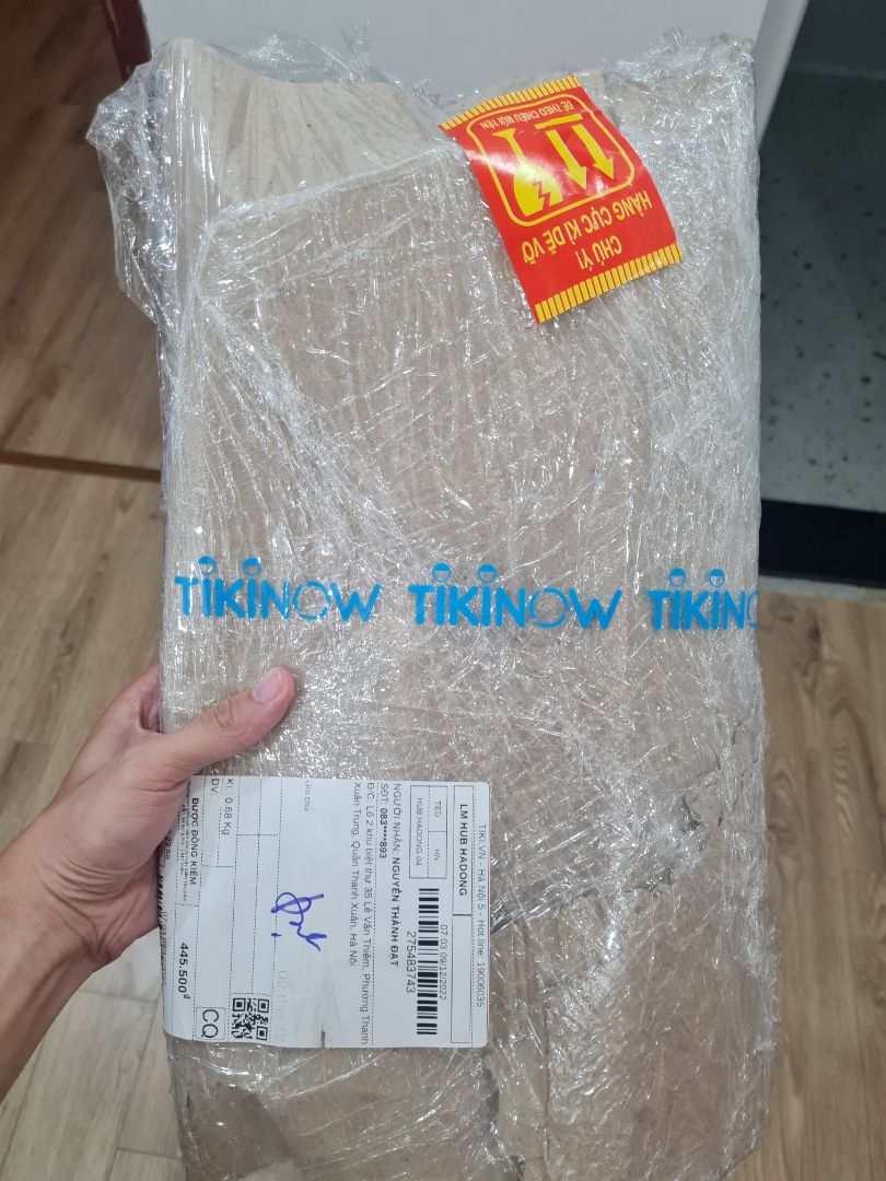 Đóng gói khá sơ sài, như thể hàng đổi trả. Giao hàng siêu nhanh. Vị trí dán tem mác hơi vô duyên, keo dán cũng khó tẩy rửa. Chất lượng chảo thì rất tốt, chảo liền khối nhiệt tỏa đều ko bị lồi đáy chảo Đóng gói khá sơ sài, như thể hàng đổi trả. Giao hàng siêu nhanh. Vị trí dán tem mác hơi vô duyên, keo dán cũng khó tẩy rửa. Chất lượng chảo thì rất tốt, chảo liền khối nhiệt tỏa đều ko bị lồi đáy chảo